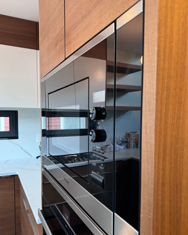 A spotless modern kitchen cleaned by Clean Cleaners NYC, showing a polished oven and cabinets after professional deep cleaning in New York City.